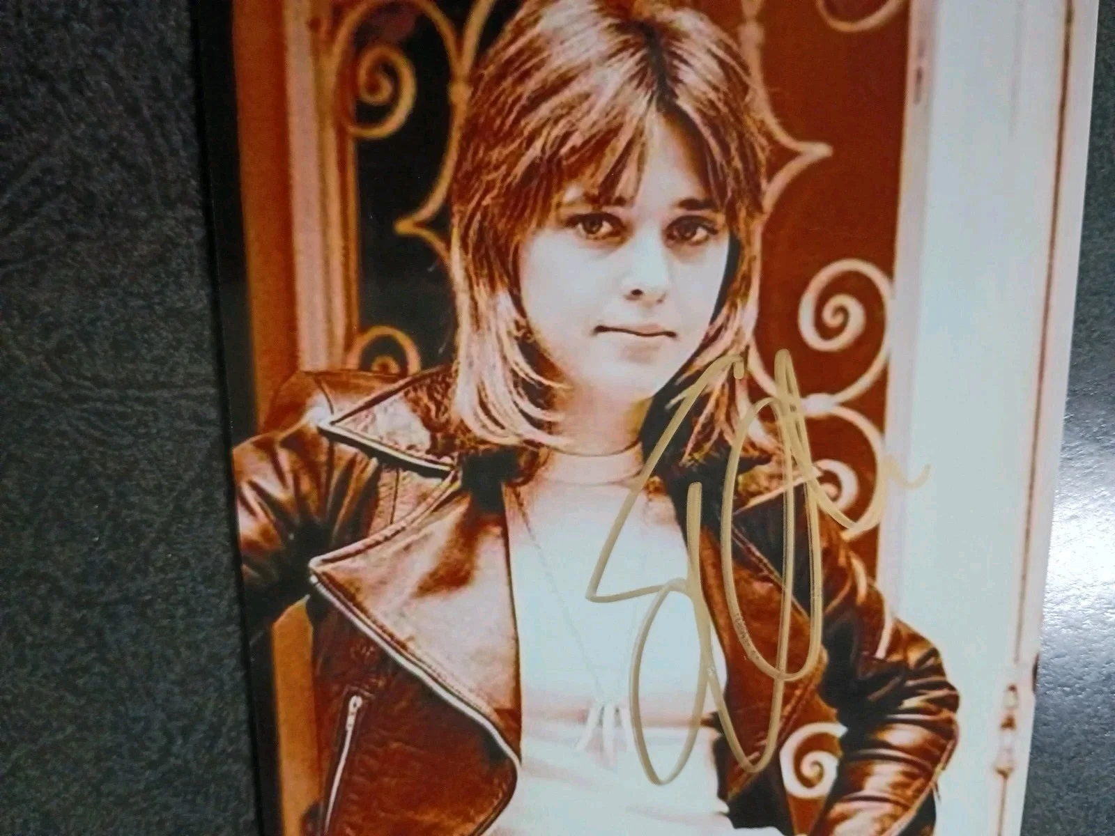 SUZI QUATRO Hand Signed Autograph 4X6 Photo - MUSICIAN BEAUTIFUL SINGER -, изображение 2