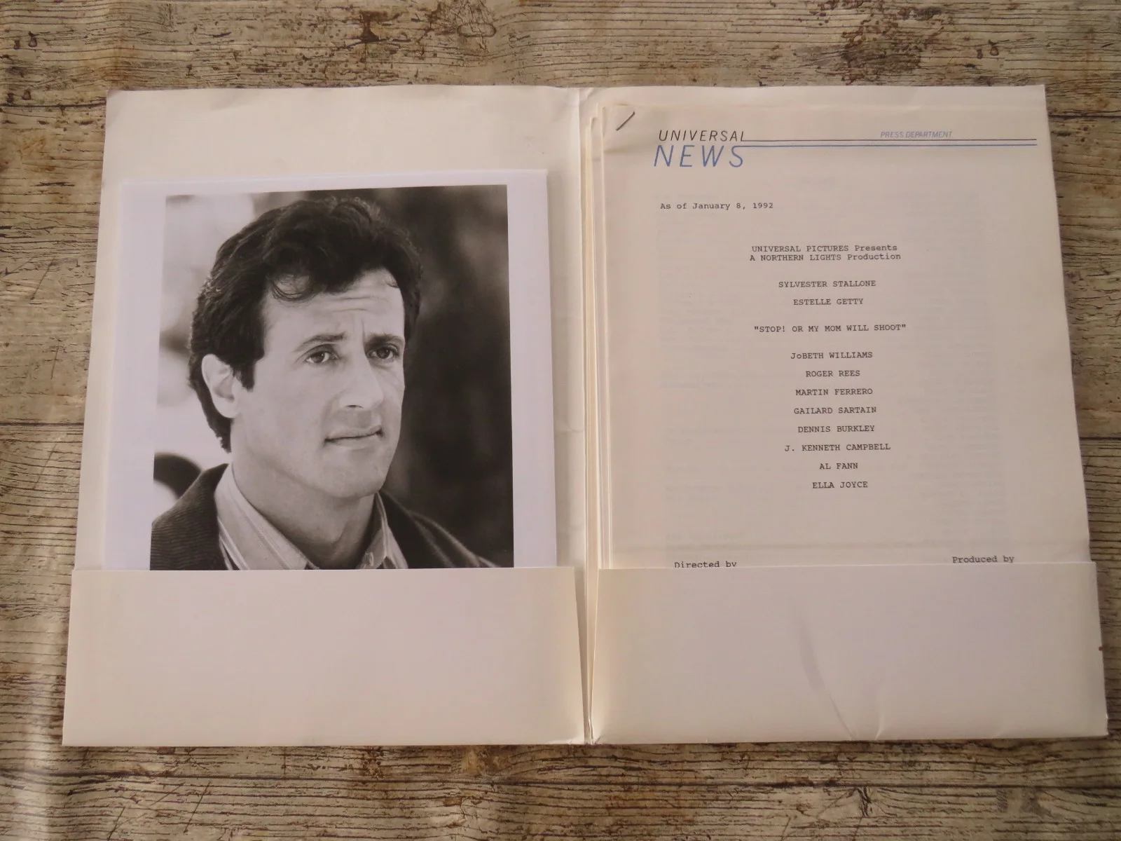 STOP ! OR MY MOM WILL SHOOT ORIGINAL 1992 PRESS KIT Sylvester Stallone 6 PHOTOS, image 2