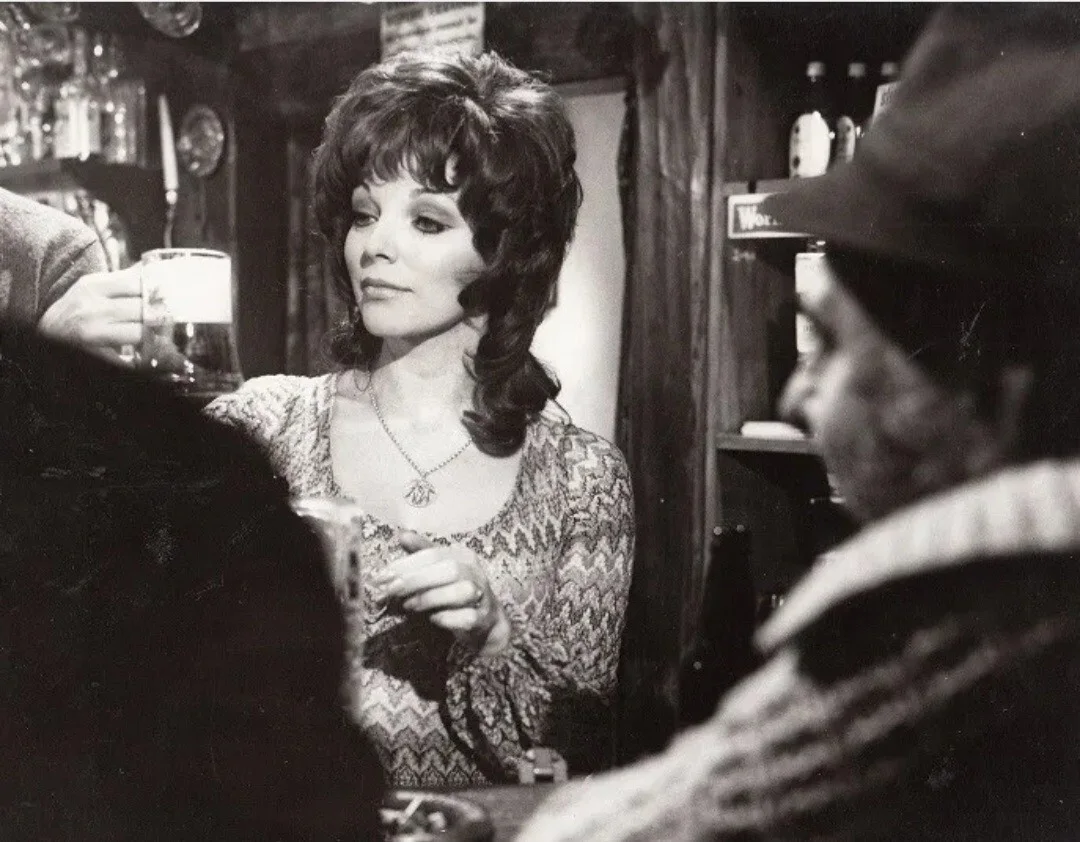 JOAN COLLINS 4 VINTAGE ORIGINAL 1970s PRESS PHOTOS INC. REVENGE, THE EXECUTIONER, image 2