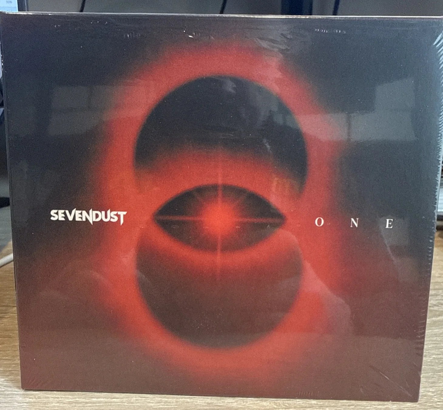 SEVENDUST - ONE - BRAND NEW, SEALED 2026 WITH SIGNED ART CARD BY BAND, изображение 2