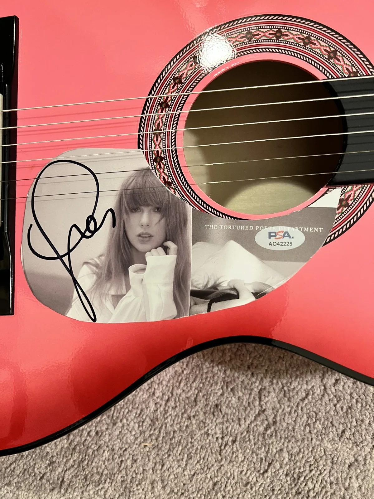 TAYLOR SWIFT Autographed Guitar - PSA/DNA Authenticated - Local Pickup NJ, image 2