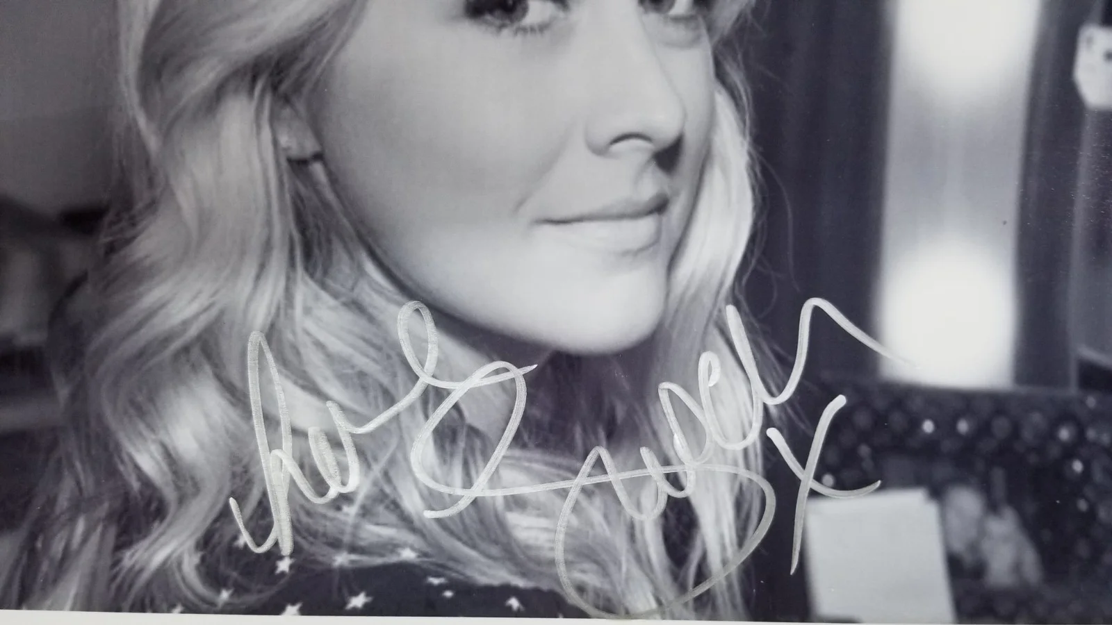 Susan McFadden of Celtic Woman REAL hand SIGNED 8.5x11" Photo #1 COA Autographed, изображение 2