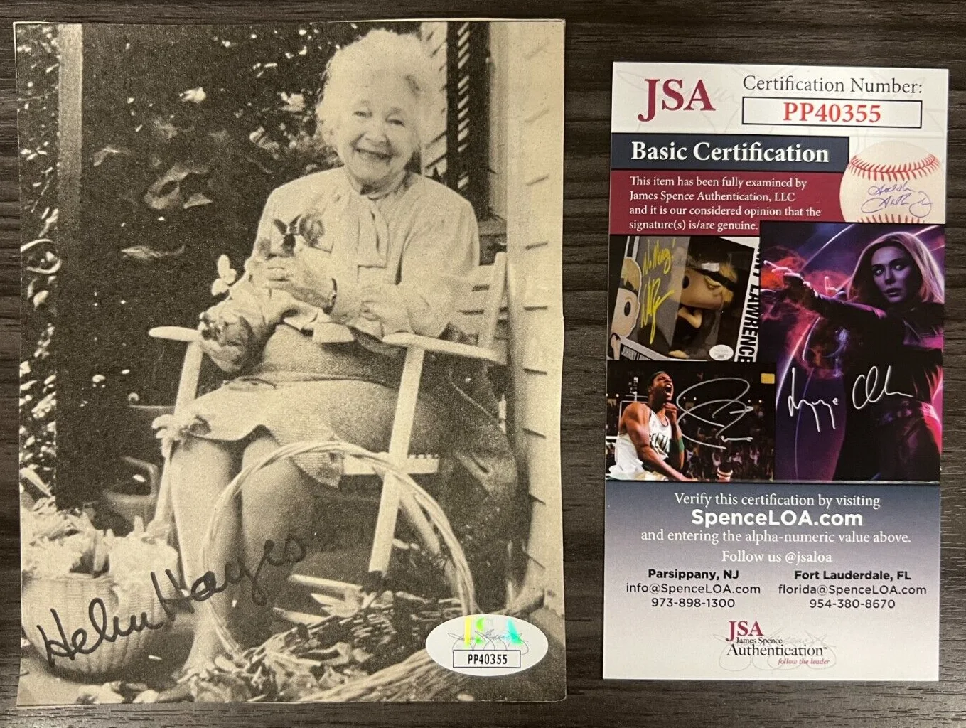 Helen Hayes — Helen Hayes Signed B&W Photograph JSA Cert w/COA Theatre & Film Actress (d.'93)!