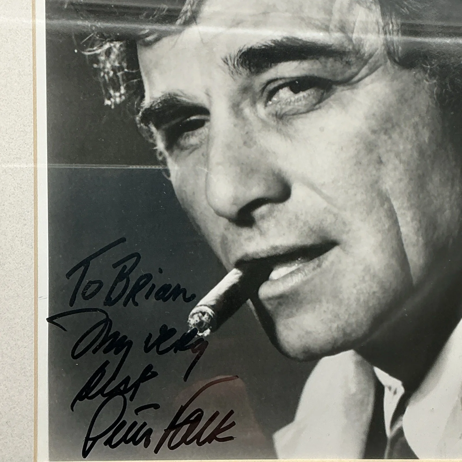 Peter Falk — Peter Falk Autograph Framed Photo – Columbo Actor Signed 11 in x 12 in, изображение 2