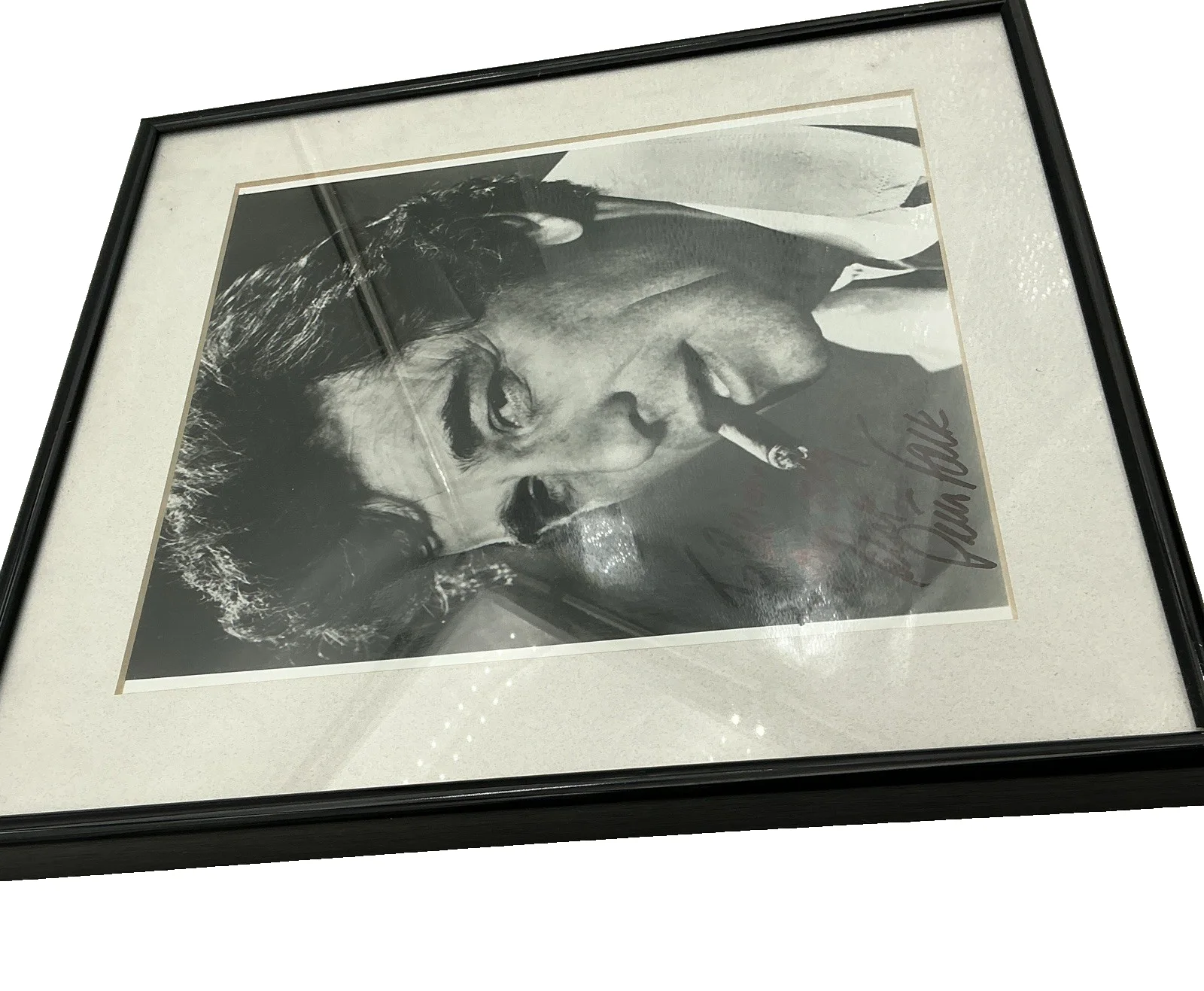 Peter Falk — Peter Falk Autograph Framed Photo – Columbo Actor Signed 11 in x 12 in, изображение 4