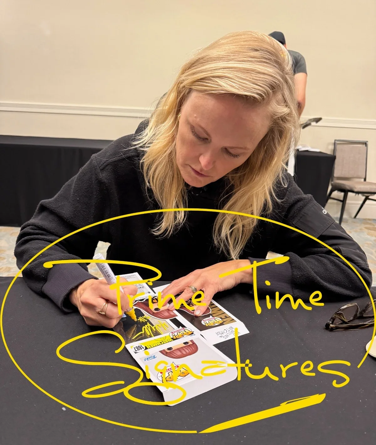 Malin Akerman — Malin Akerman Signed Silk Spectre Funko Watchmen Autograph Beckett Witness, изображение 2