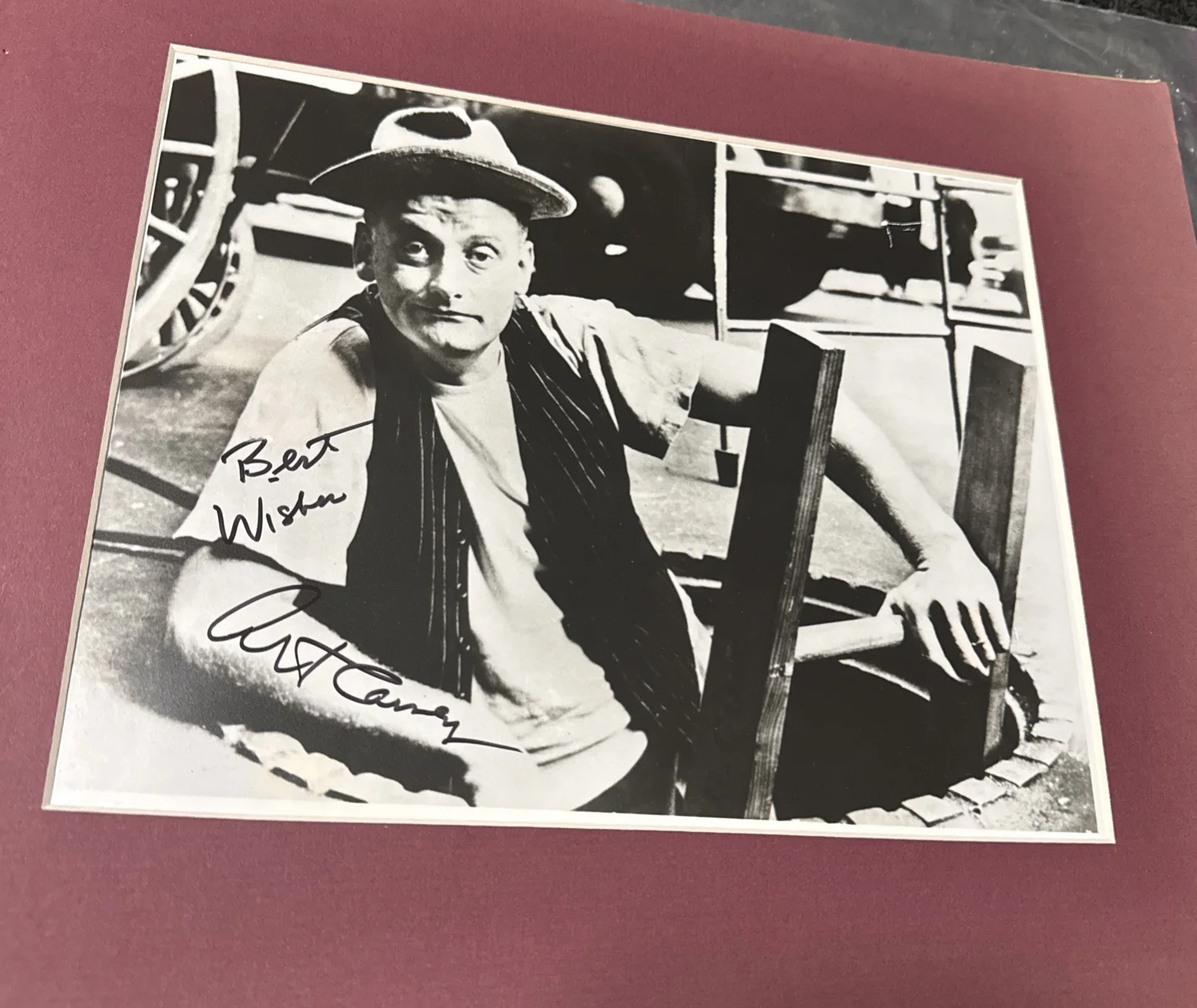 ART CARNEY — ART CARNEY SIGNED AUTO 8X10 GLOSSY PHOTO THE HONEYMOONERS ED NORTON Matted, изображение 2