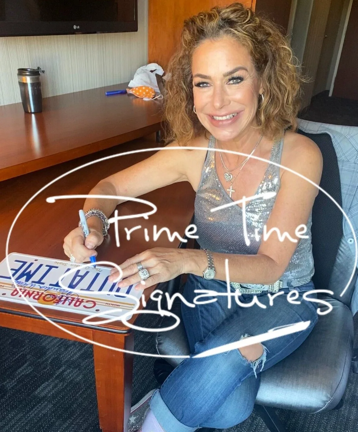 CLAUDIA WELLS — Claudia Wells Signed Back to the Future Outatime License Plate Auto Beckett, image 2
