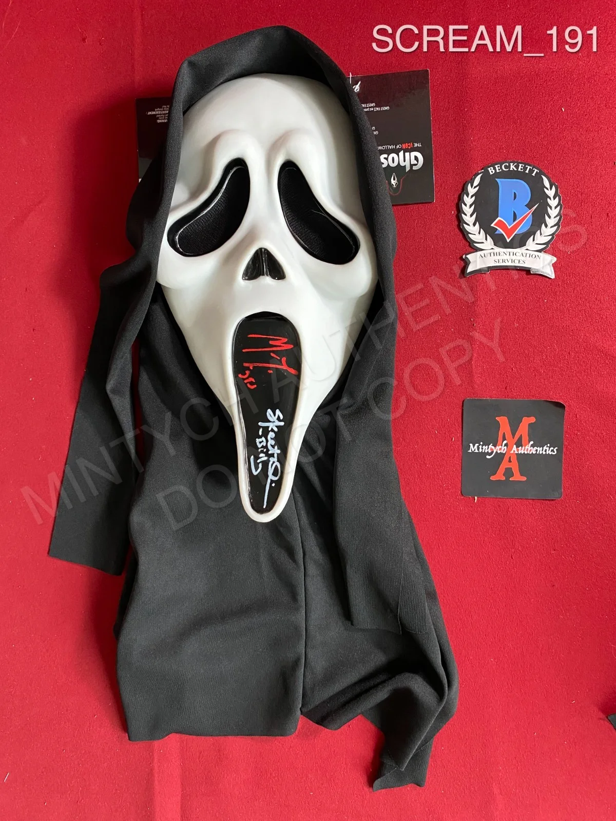 Matthew Lillard & Skeet Ulrich — Skeet Ulrich & Matthew Lillard signed Scream Ghost Face UW Mask Beckett COA