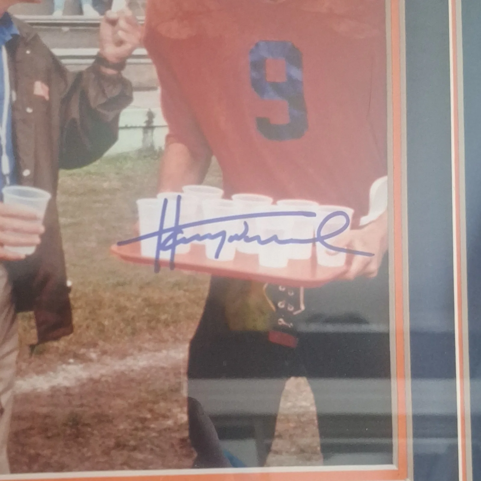 Henry Winkler — Henry Winkler Framed Autographe "The Waterboy" Photo Beckett Authenticated, image 3