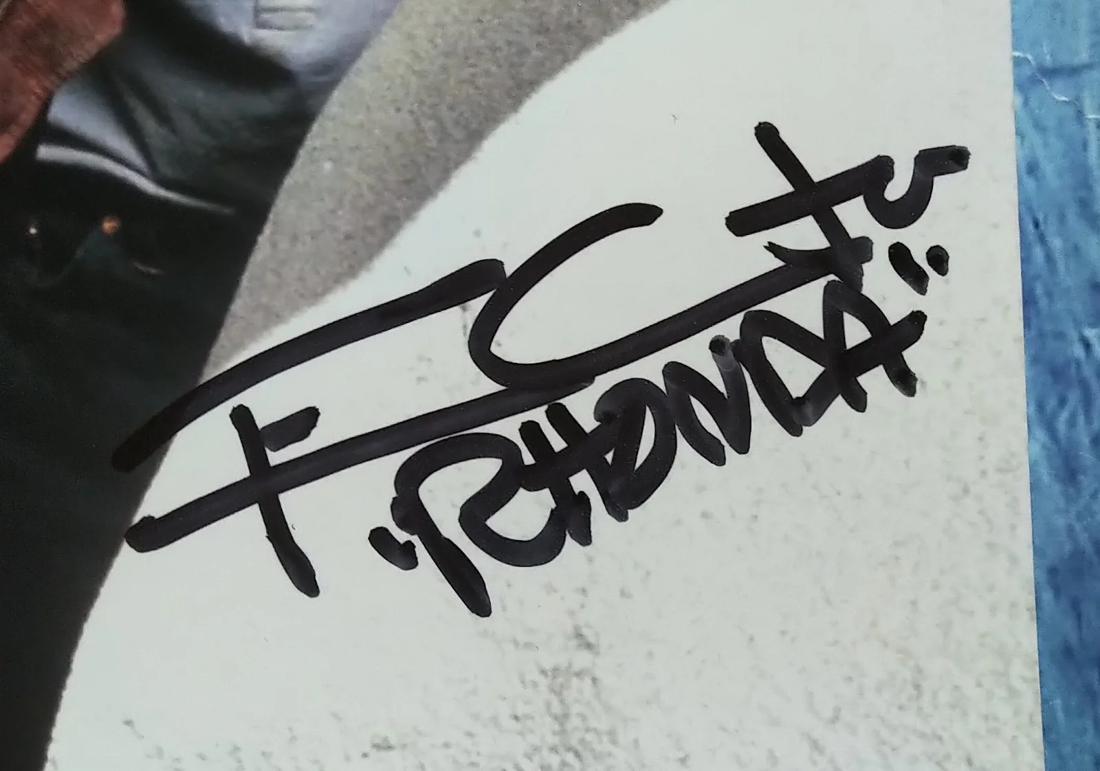 Finn Carter Hand Signed 8x10 Photo COA Tremors NO US TARIFFS, изображение 3