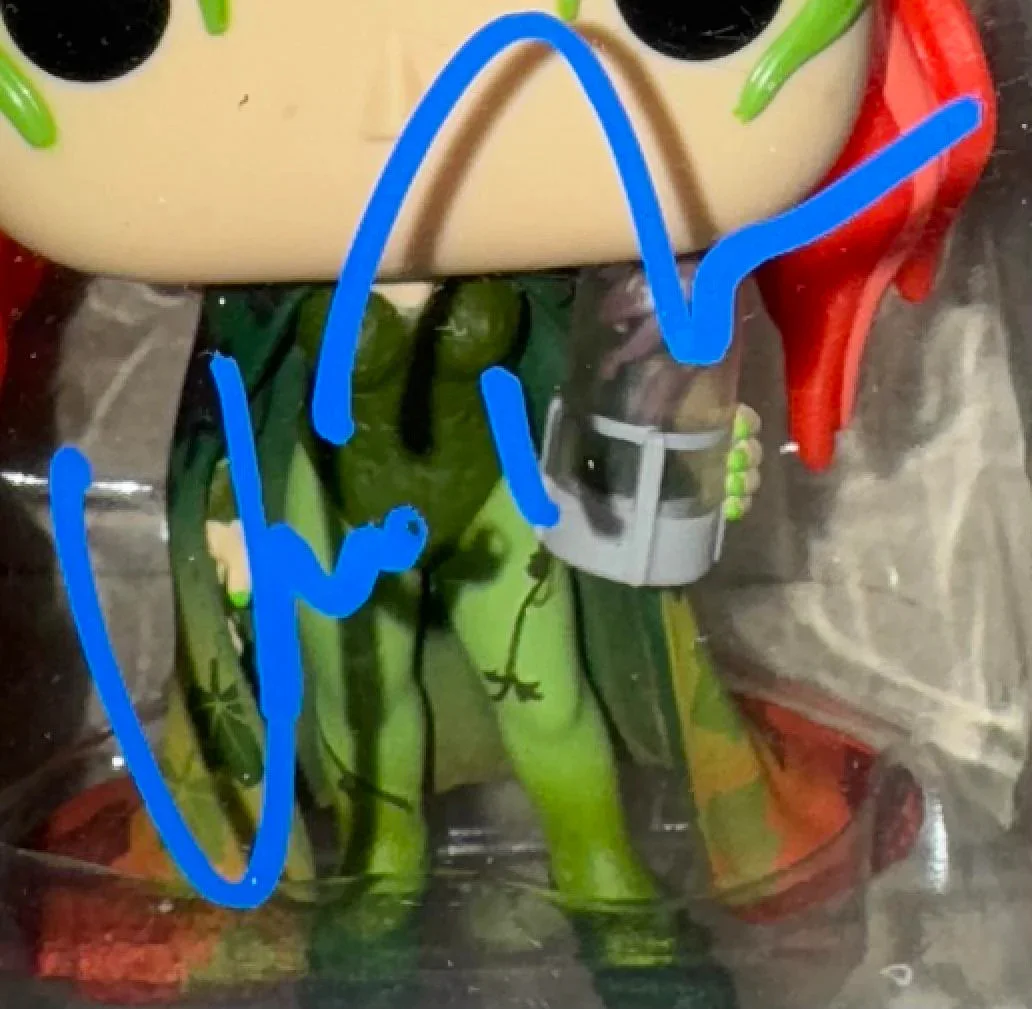 Uma Thurman — Uma Thurman Signed Funko Pop #531 "Poison Ivy" Batman & Robin - Beckett COA, image 2
