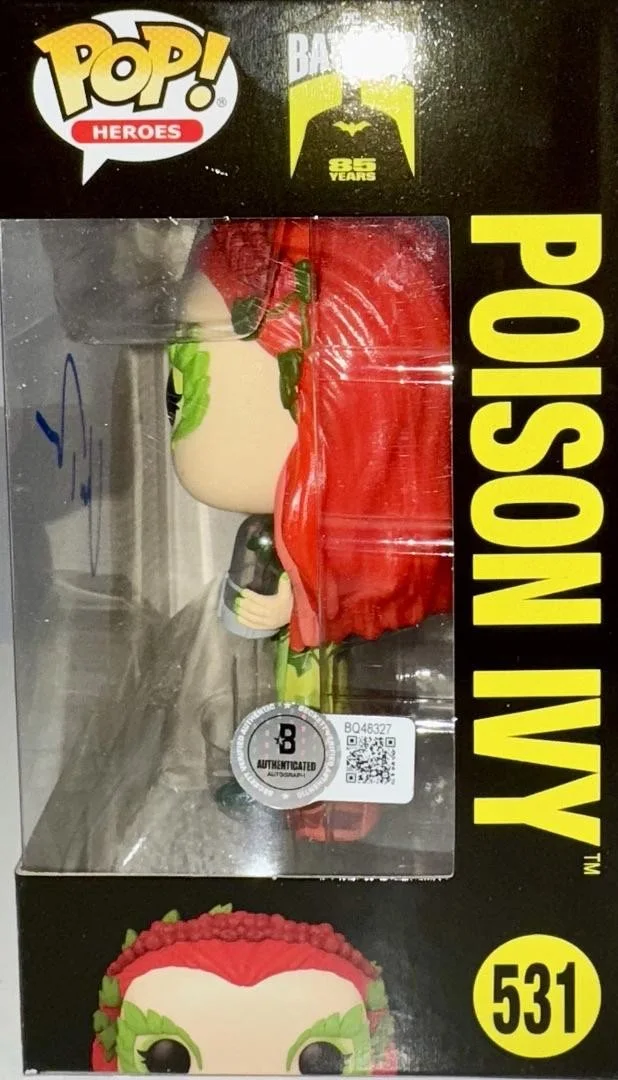 Uma Thurman — Uma Thurman Signed Funko Pop #531 "Poison Ivy" Batman & Robin - Beckett COA, image 3