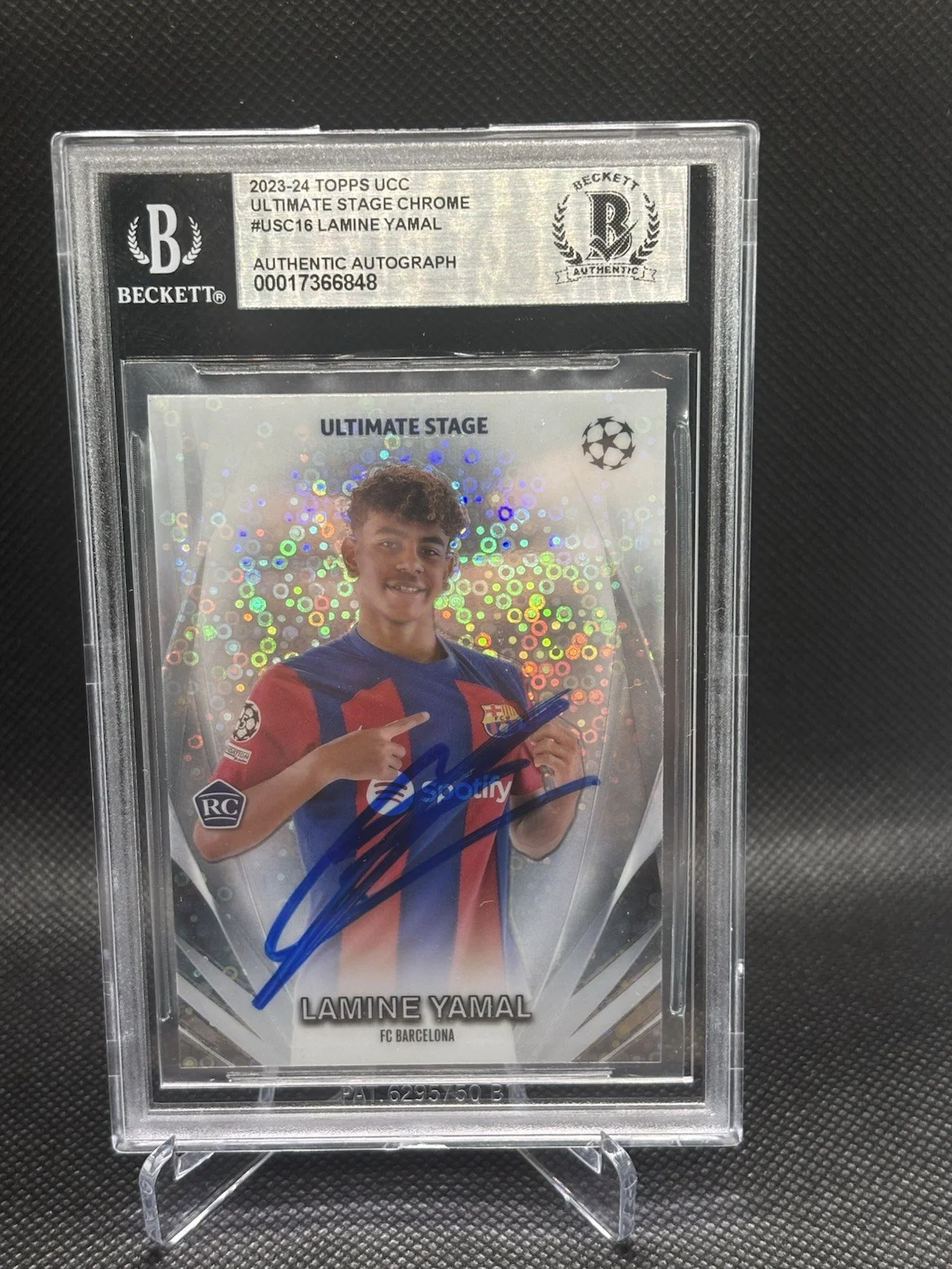 LAMINE YAMAL — LAMINE YAMAL SIGNED 2023-24 TOPPS UCC ULTIMATE STAGE CHROME #USC 16 BECKETT