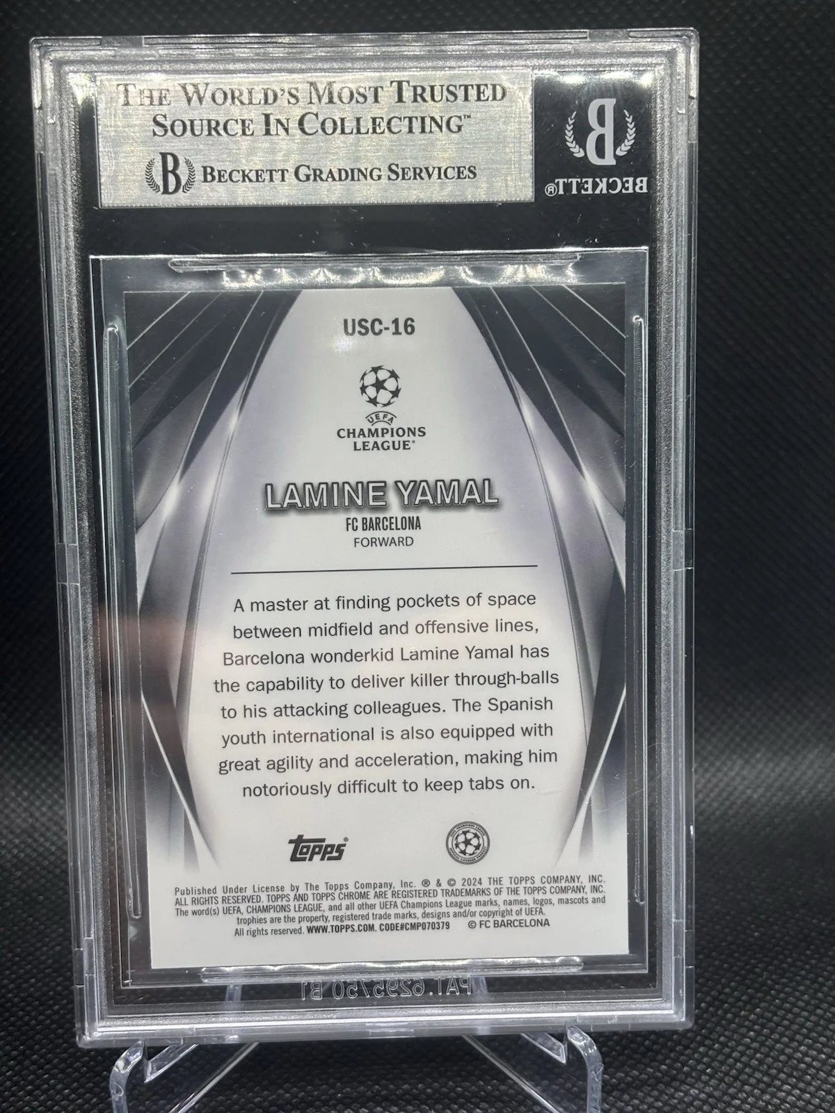 LAMINE YAMAL — LAMINE YAMAL SIGNED 2023-24 TOPPS UCC ULTIMATE STAGE CHROME #USC 16 BECKETT, image 2