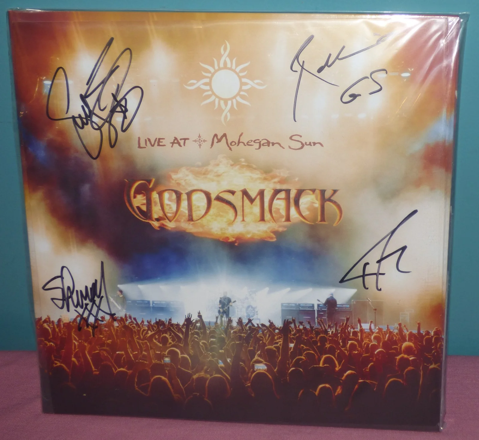 Godsmack Live At the Mohegan Sun Vinyl LP with Signed 12 x 12 Insert, изображение 2