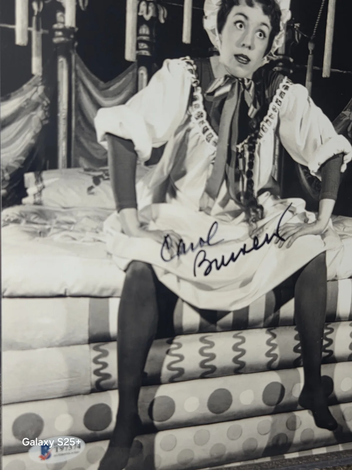 carol burnett — Carrol Burnett Signed 8x10 Photo Beckett Bas Funny Toploader 😁, изображение 2