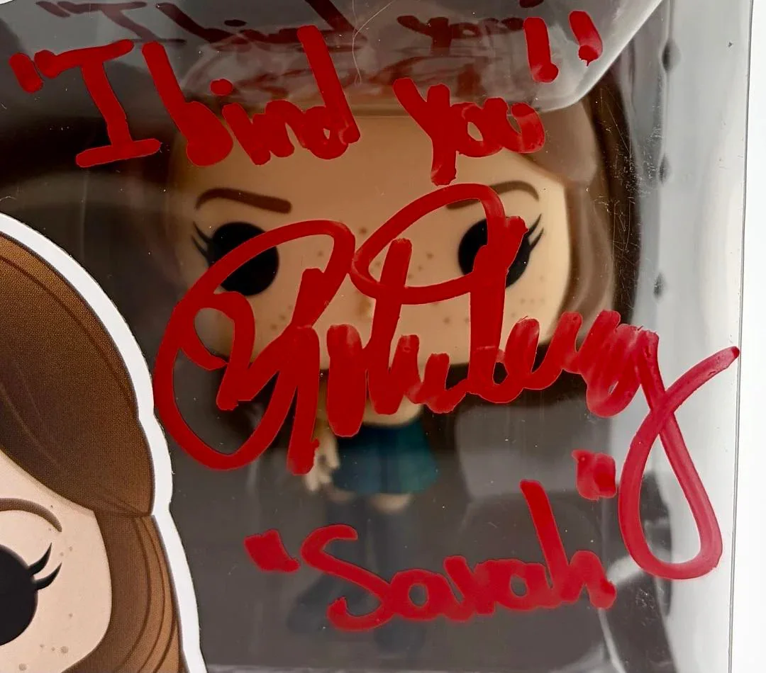 Robin Tunney — Robin Tunney signed "Sarah" Funko w/quote (The Craft) - **RARE** - Beckett COA, изображение 2