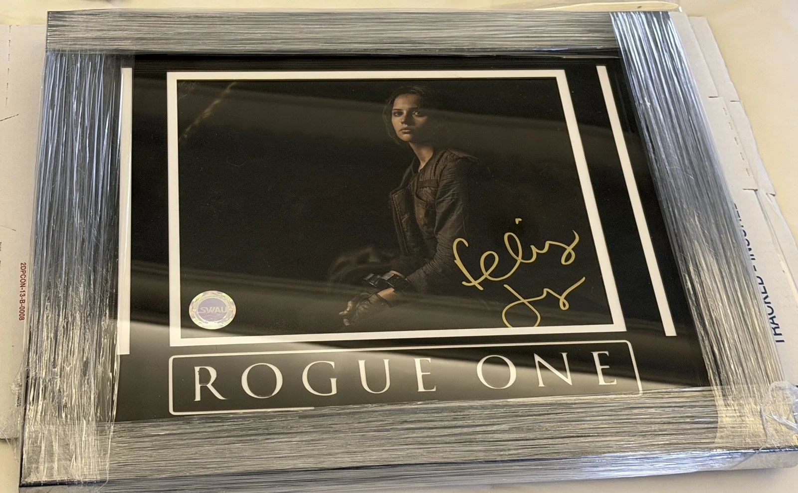 Felicity Jones — Star Wars Felicity Jones Signed Framed 8x10 Rogue One Photo SWAU Autograph, изображение 2