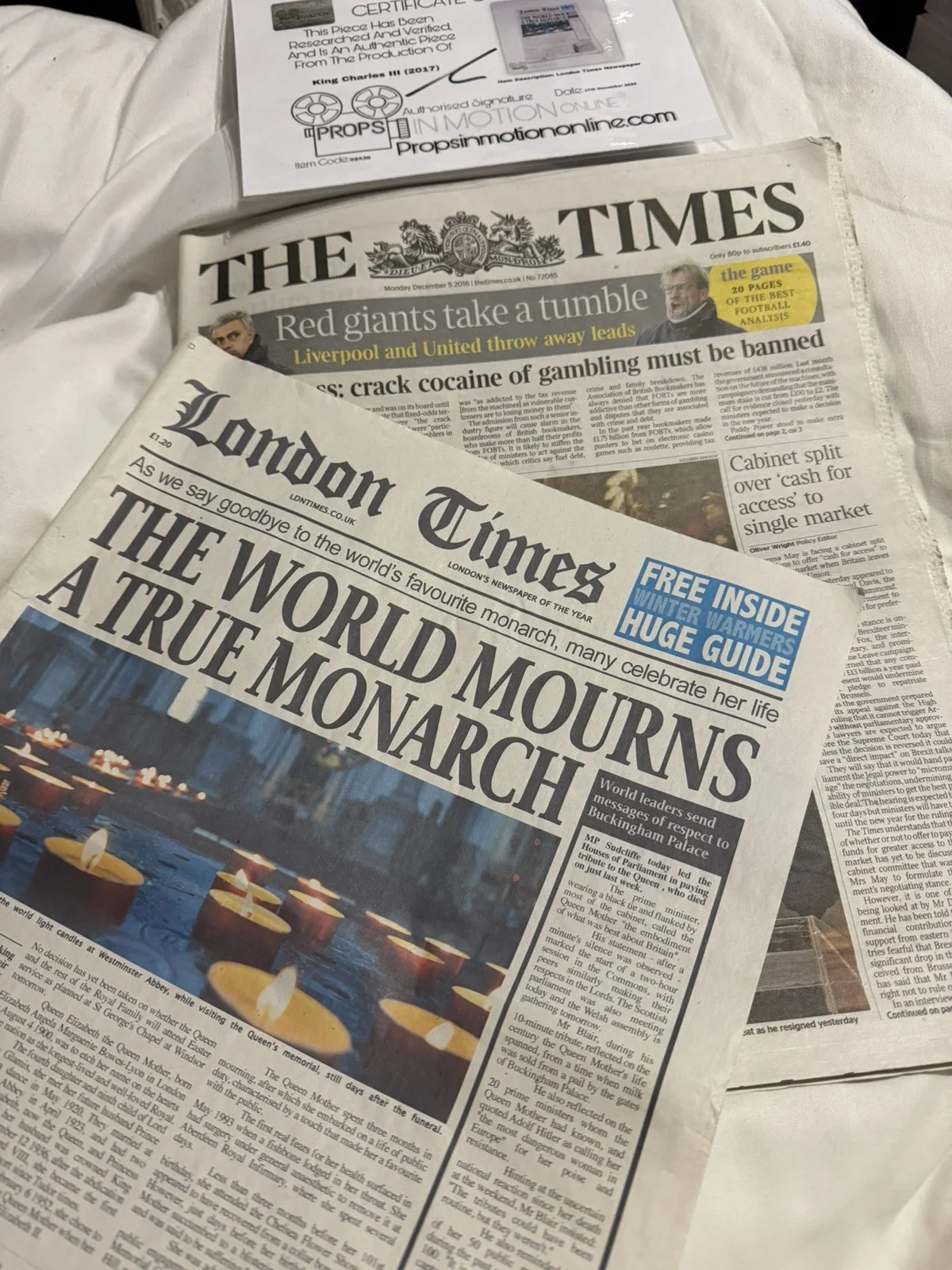 King Charles III Screen Used Movie Prop Film TV COA Rare worn newspaper, изображение 3