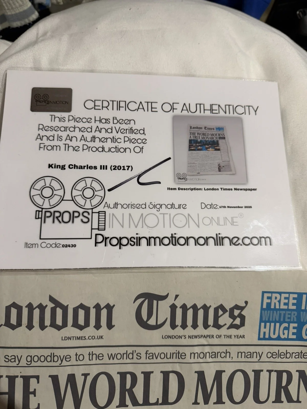 King Charles III Screen Used Movie Prop Film TV COA Rare worn newspaper, изображение 4