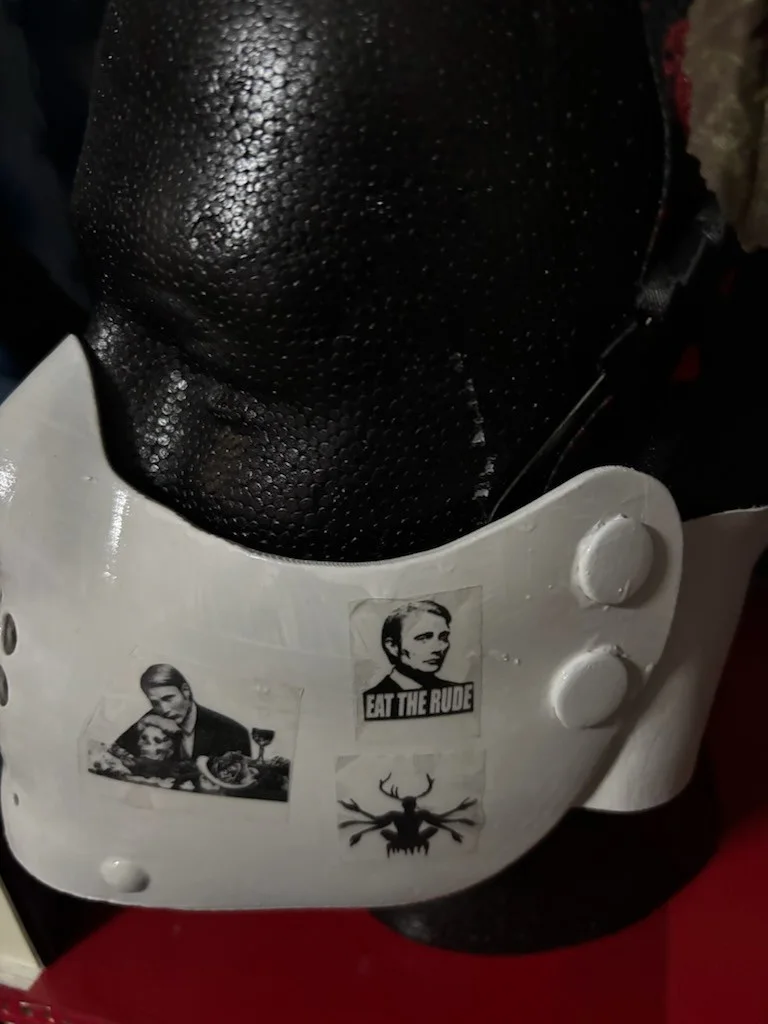 Mads Mikkelsen — Hannibal Mads Mikkelsen autographed White Prison Mask, image 3