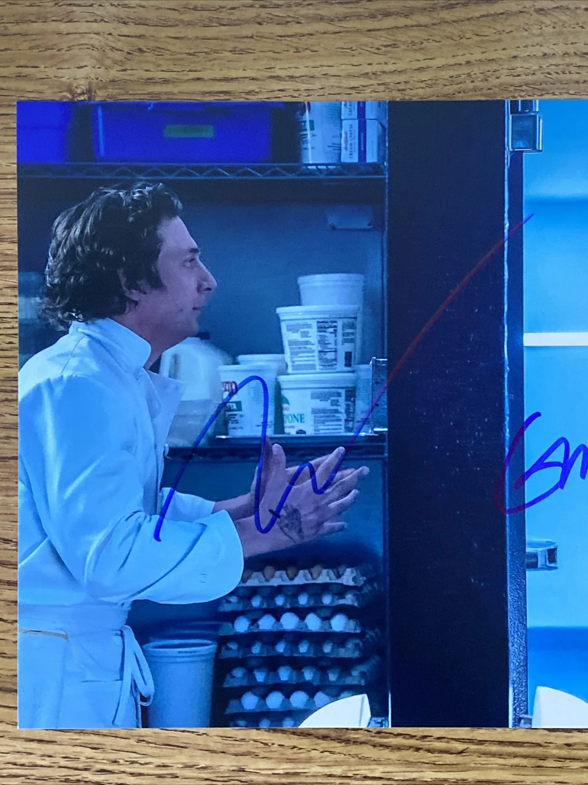 Jeremy Allen White, Ebon Moss Bachrach — Jeremy Allen White & Ebon Moss Bachrach Autographed 8x10 Photo The Bear, изображение 2