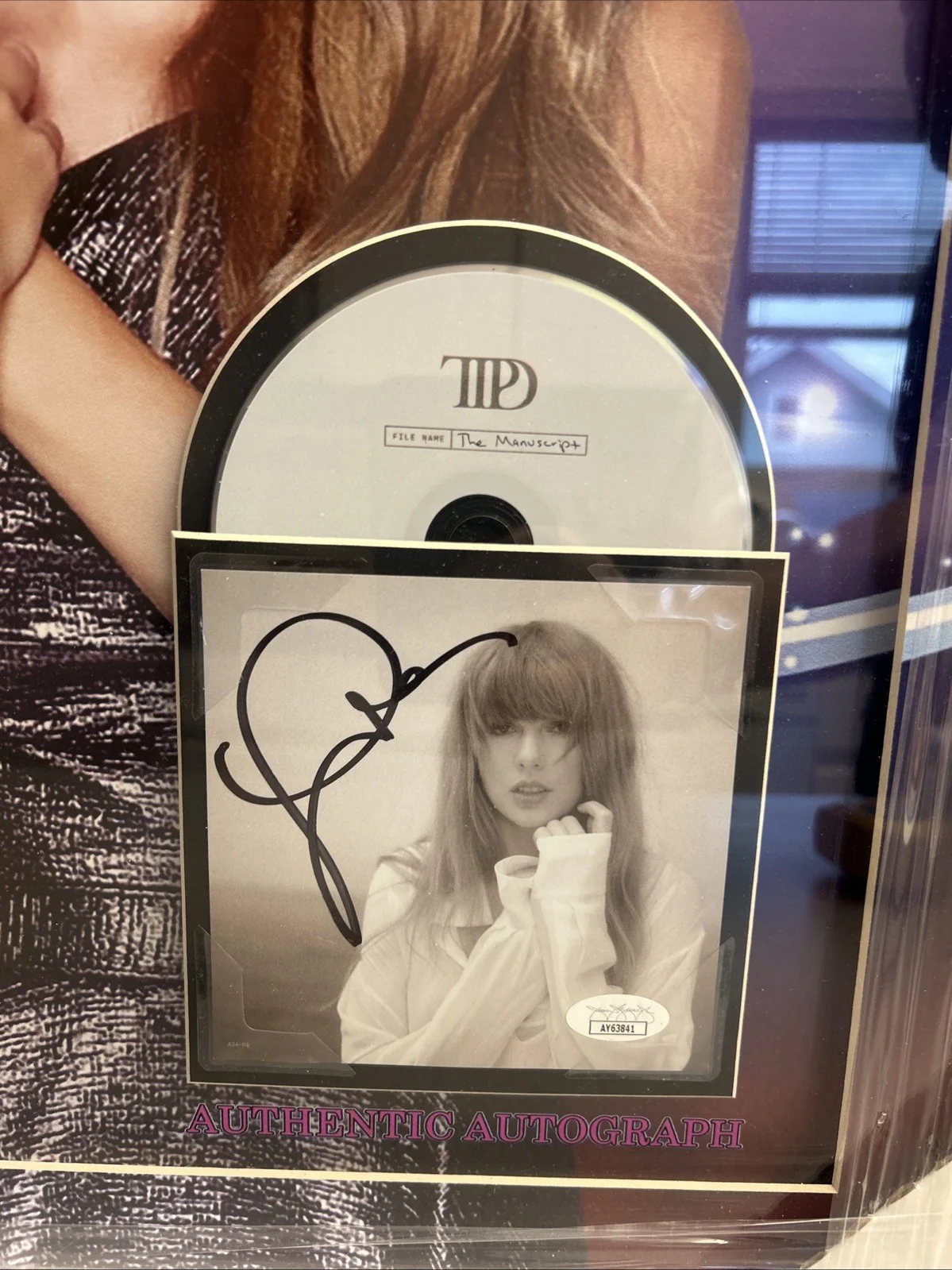 Taylor Swift Signed 3D Framed Photo Album CD Cover TTPD Manuscript Mint Auto JSA, изображение 2