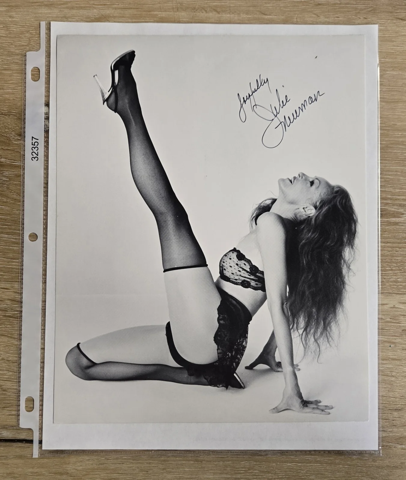 Julie Newmar Autographed Signed 8x10" Photograph Actress Sexy Portrait, изображение 2