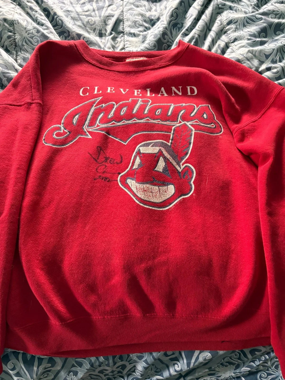 Drew Carey 2002 — Drew Carey signed Cleveland Indians sweatshirt (used) from 2002., изображение 2