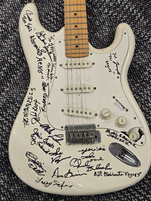 Pittsburgh Oldies All Stars Signed Full Size Electric Guitar In Person 2023, изображение 2