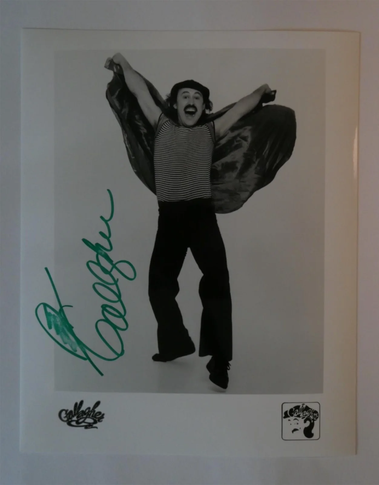 Gallagher — Gallagher Signed 8x10 B&W Photo Autographed Comedian