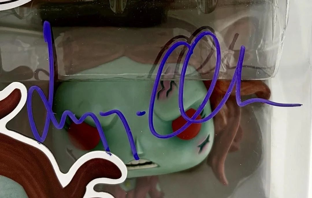 Elizabeth Olsen — Elizabeth Olsen signed "Zombie Scarlett Witch" Funko #943 (Marvel) - Beckett COA, изображение 2