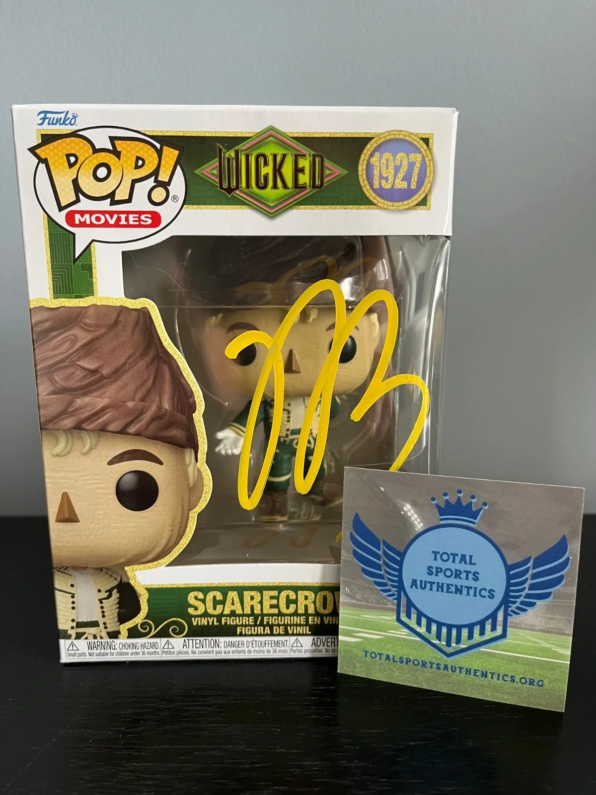 Jonathan Bailey — Jonathan Bailey Hand Signed SCARECROW Funko Pop #1927 WICKED FOR GOOD COA, изображение 2