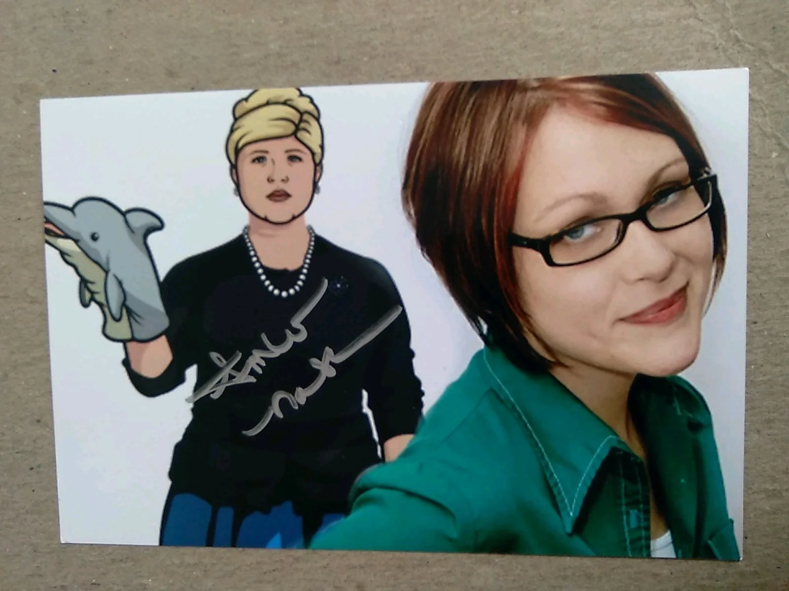 Amber Nash (The Voise Of Pam Poovey Archer ) Autographed 6x4 Photo Signed, изображение 2