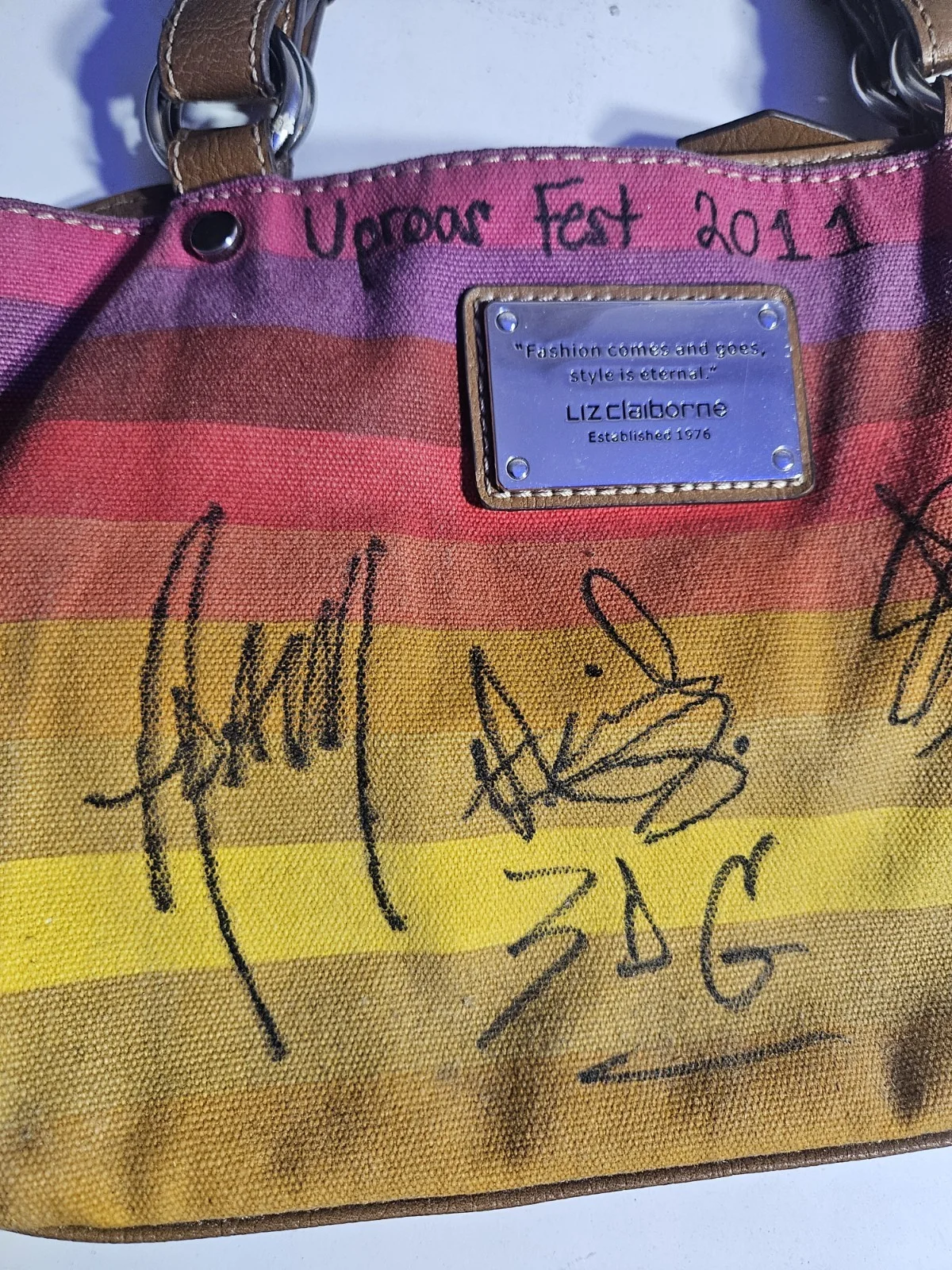 UPROAR FEST 2011 Autographed Claiborne Purse THREE DAYS GRACE, Blacktide +++, изображение 2