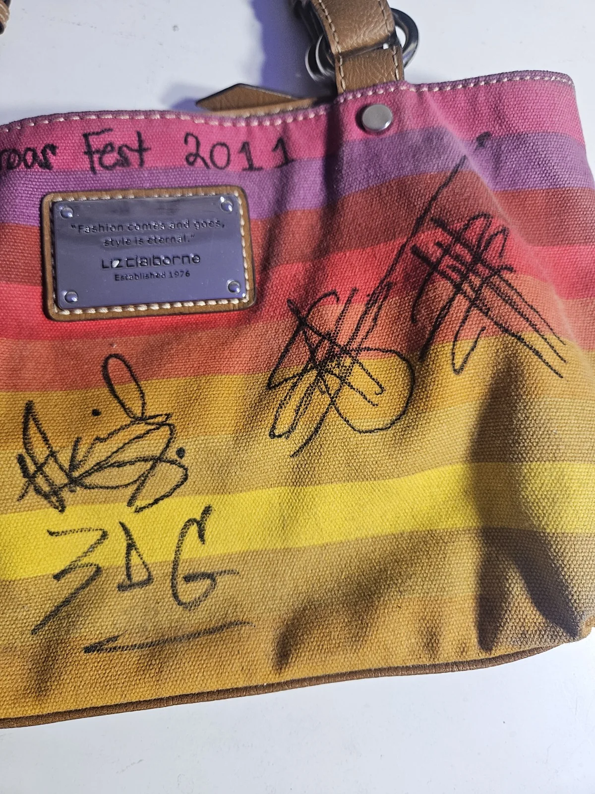 UPROAR FEST 2011 Autographed Claiborne Purse THREE DAYS GRACE, Blacktide +++, изображение 3