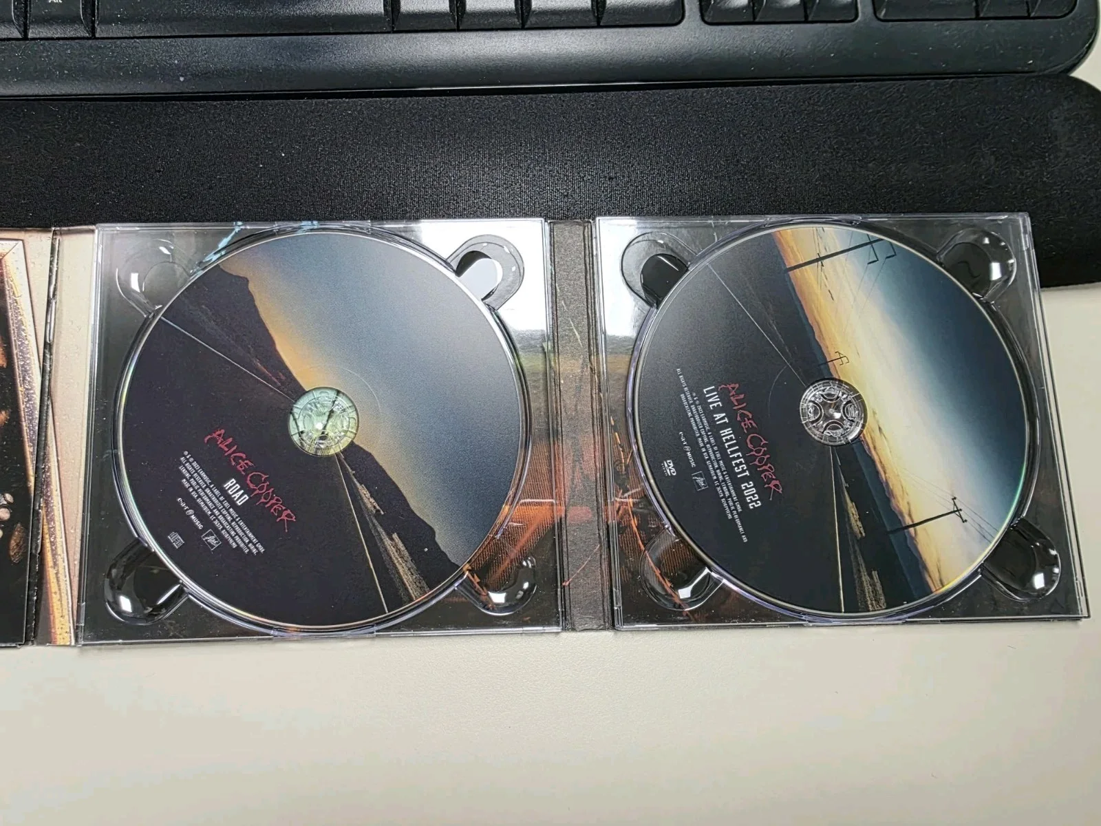 ALICE COOPER - ROAD - 2023 CD/DVD SET - SIGNED/AUTOGRAPHED ON THE COVER!! RARE, изображение 5