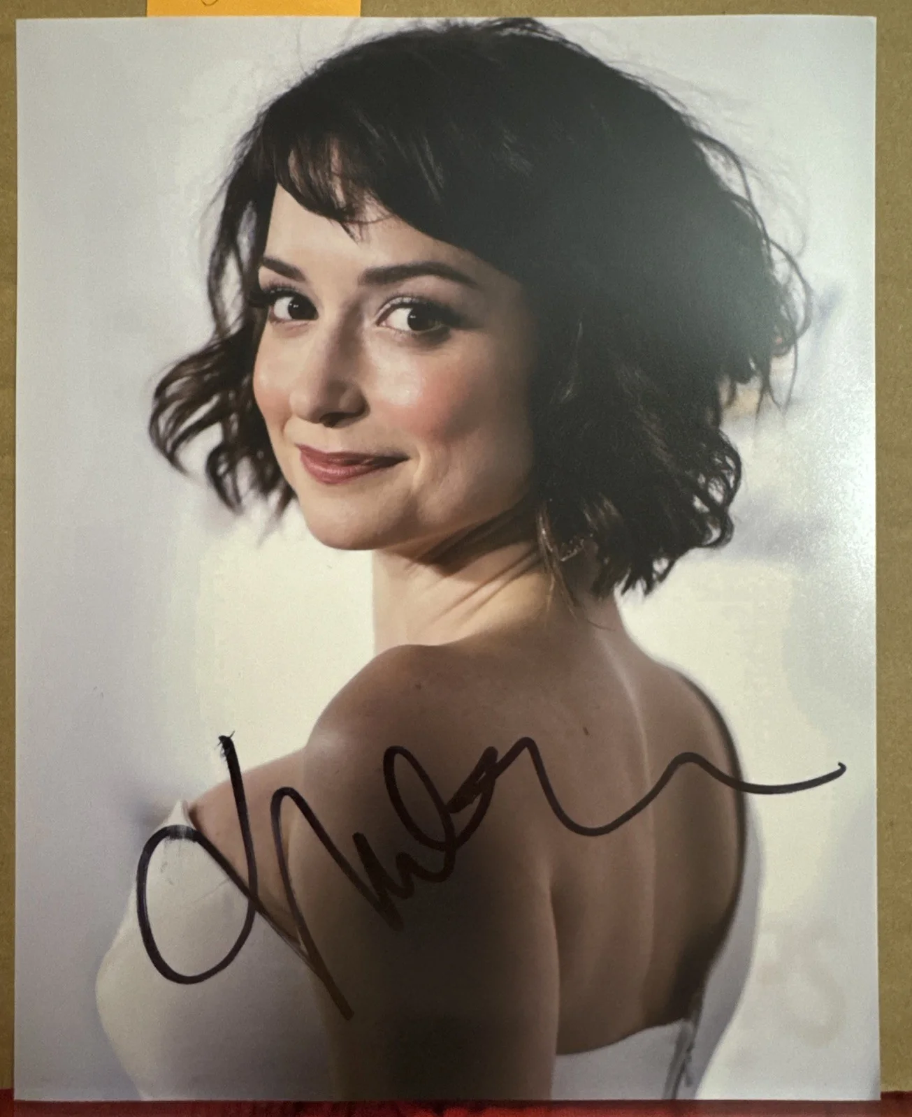 Milana Vayntrub — Milana Vayntrub signed 8x10 photo autograph at&t Lily *Smudged