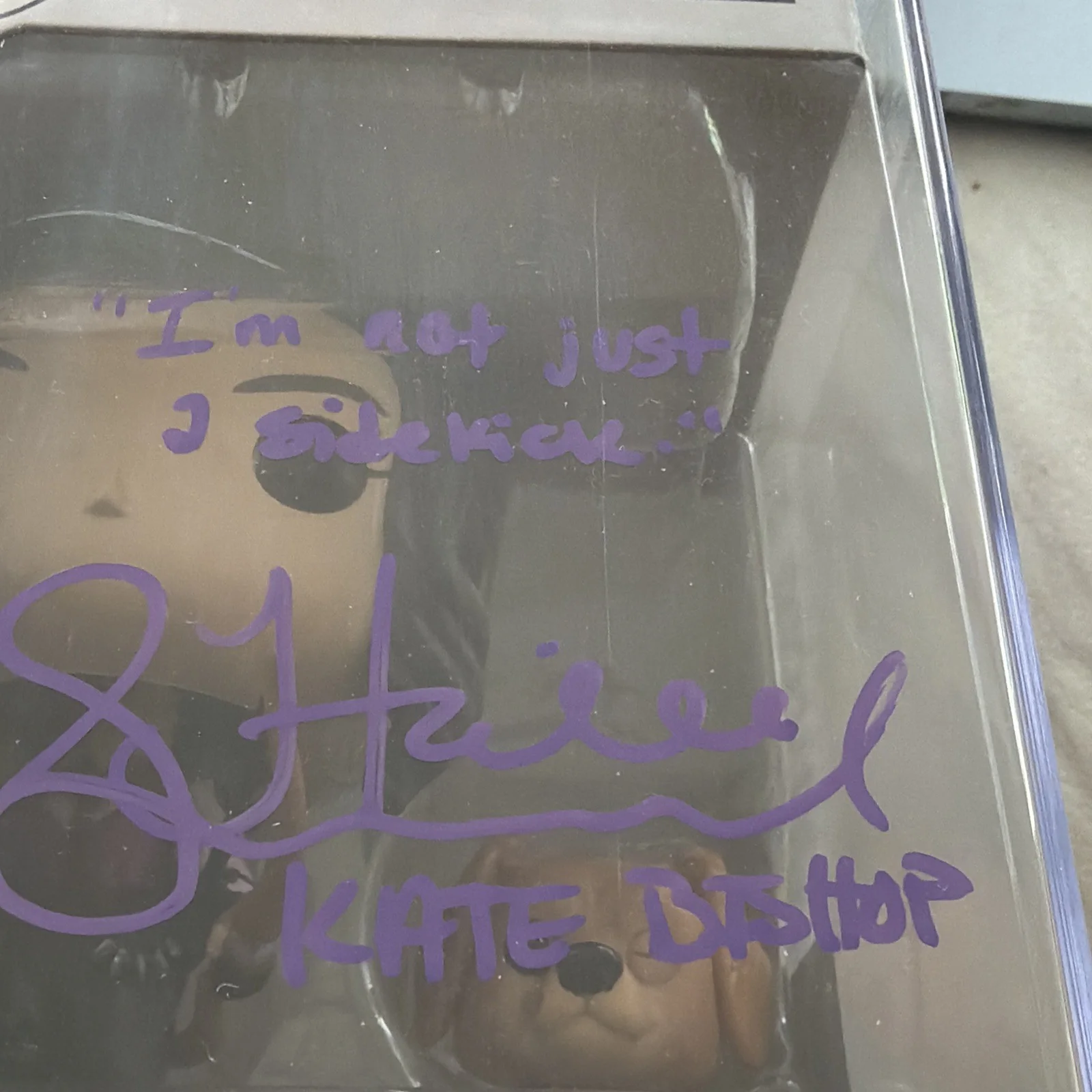 Hailee Steinfeld — Hailee Steinfeld Signed Kate Bishop Funko Pop # 1212 w/ quote and cn,, изображение 4