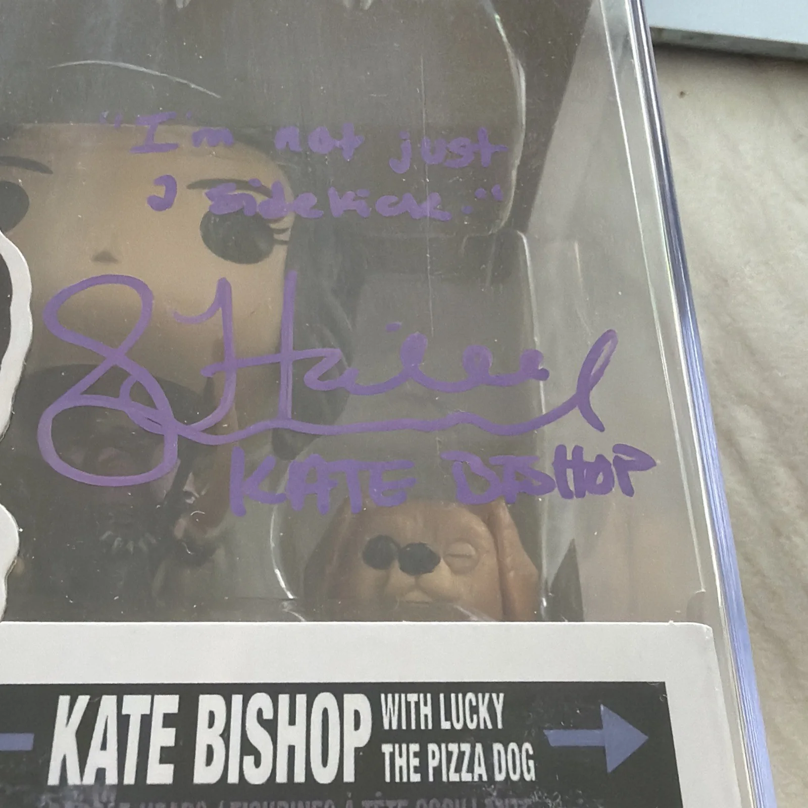 Hailee Steinfeld — Hailee Steinfeld Signed Kate Bishop Funko Pop # 1212 w/ quote and cn,, изображение 5