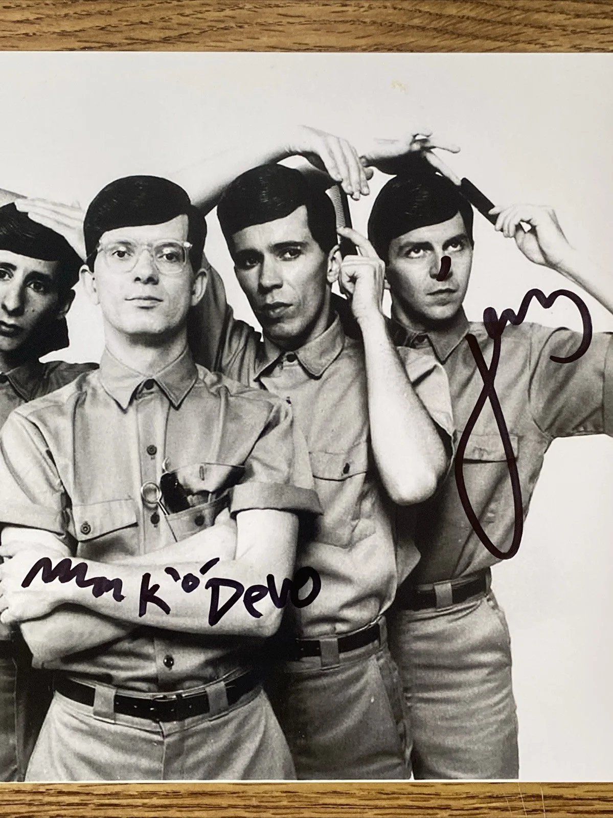 Gerald Casale, Mark Mothersbaugh — Mark Mothersbaugh & Gerald Casale Autographed 8x10 Photo DEVO Band, изображение 2