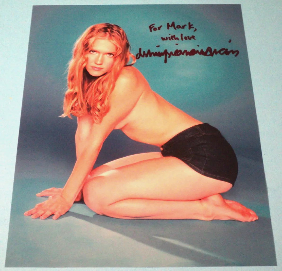 Dominique Swain — Dominique Swain ~ 8 x 10 Color Authentic Autographed Photo