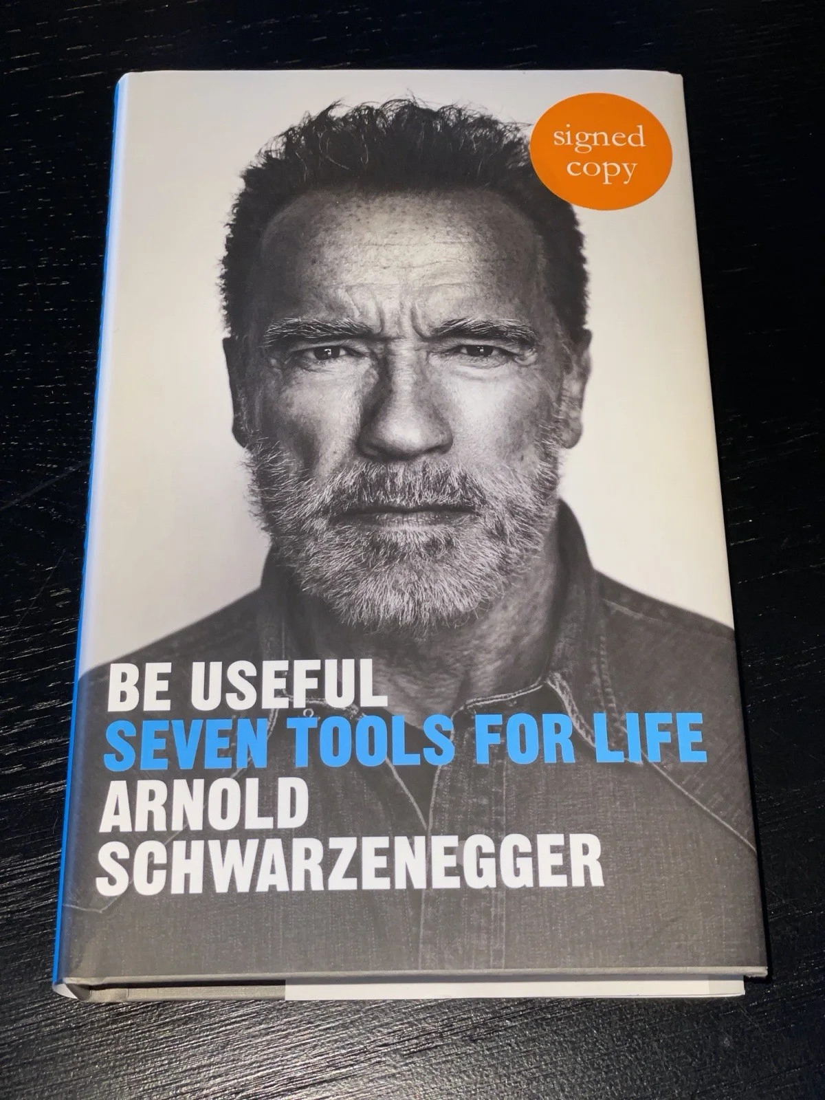 Arnold Schwarzenegger Signed Be Useful Hard Cover Book JSA LOA Actor Gov G2U, изображение 2