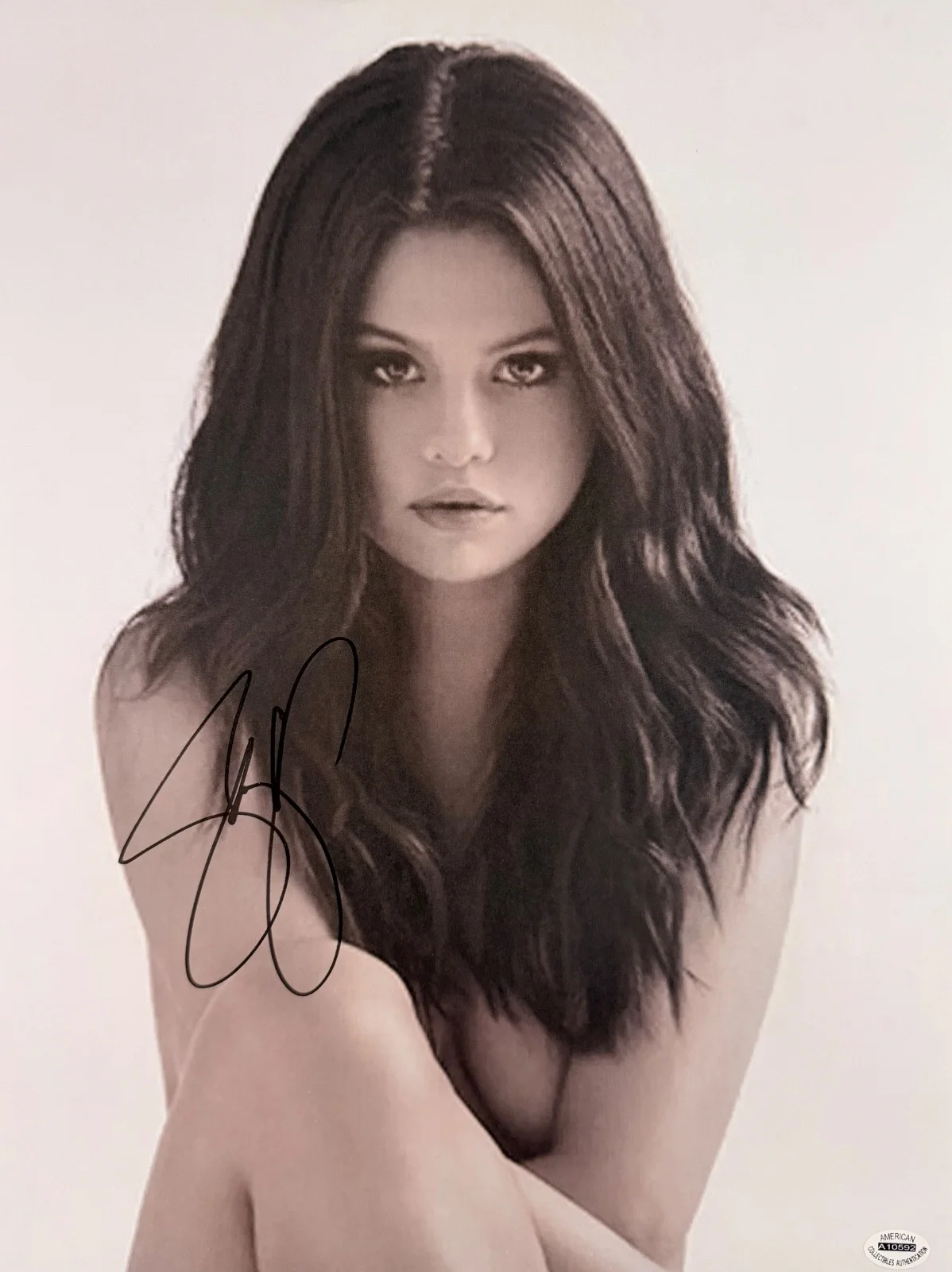 Selena Gomez — Selena Gomez Signed 11x14 Photo Autographed Sexy Glamour Pose COA