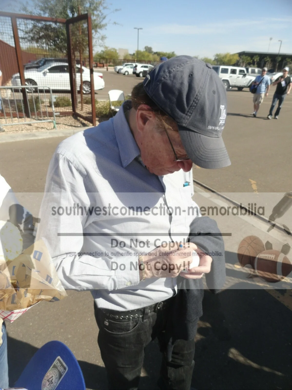 Larry King — Larry King Signed Rawlings Baseball Beckett BAS COA Exact Photo Proof TV Host, изображение 2