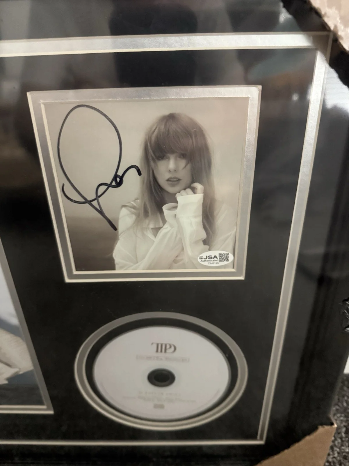Framed Original Taylor swift Autographed CD & Booklet Display with JSA, image 2