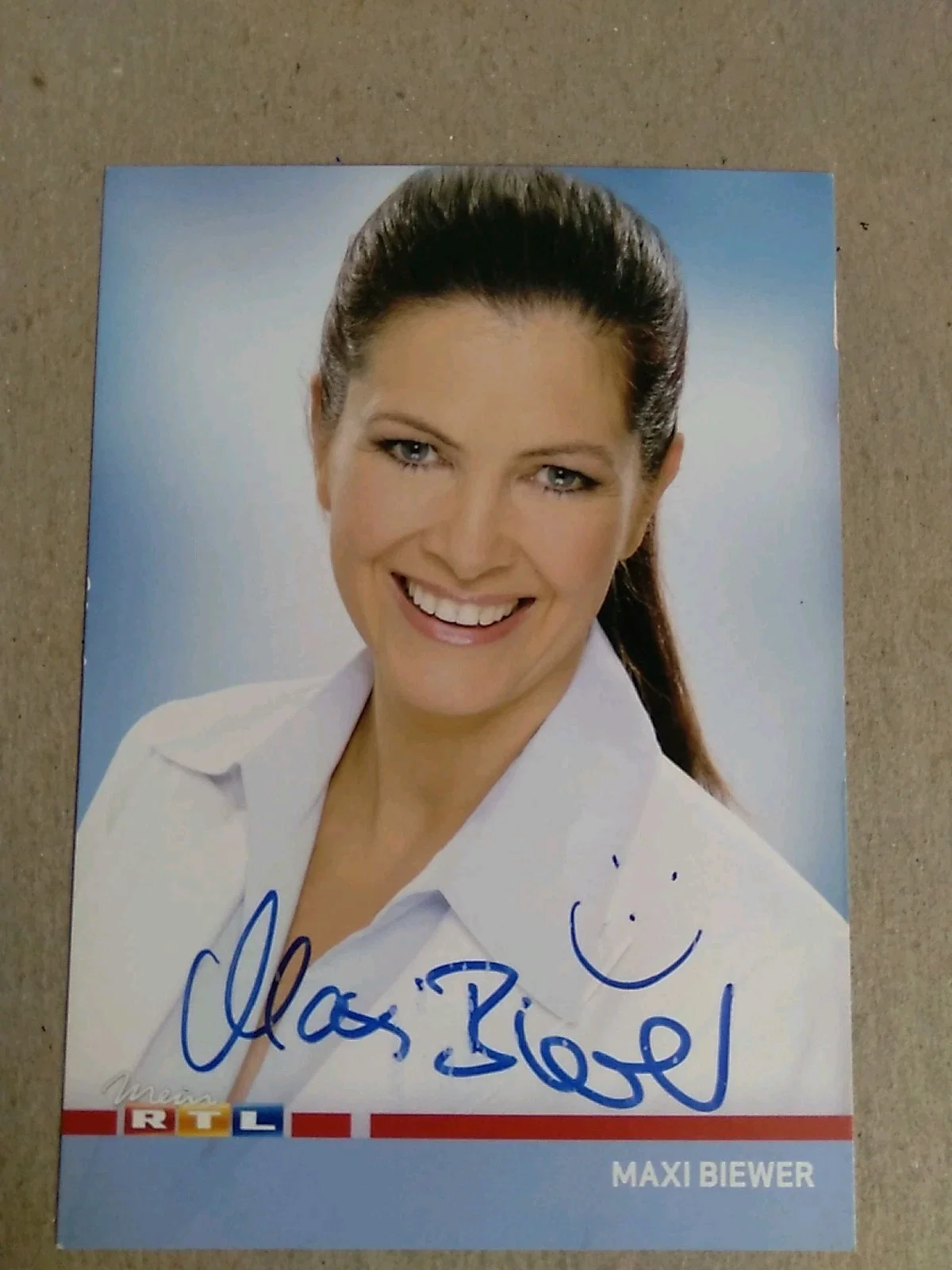 Maxi Biewer German Actress And TV Presenter Autographed 6x4 Photo Signed, изображение 2