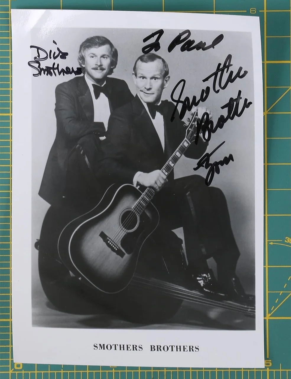 Smother brothers — SMOTHERS BROTHERS TOM & DICK SIGNED 5X7 PHOTO LEGENDARY COMEDY DUO MUSICIANS BAS