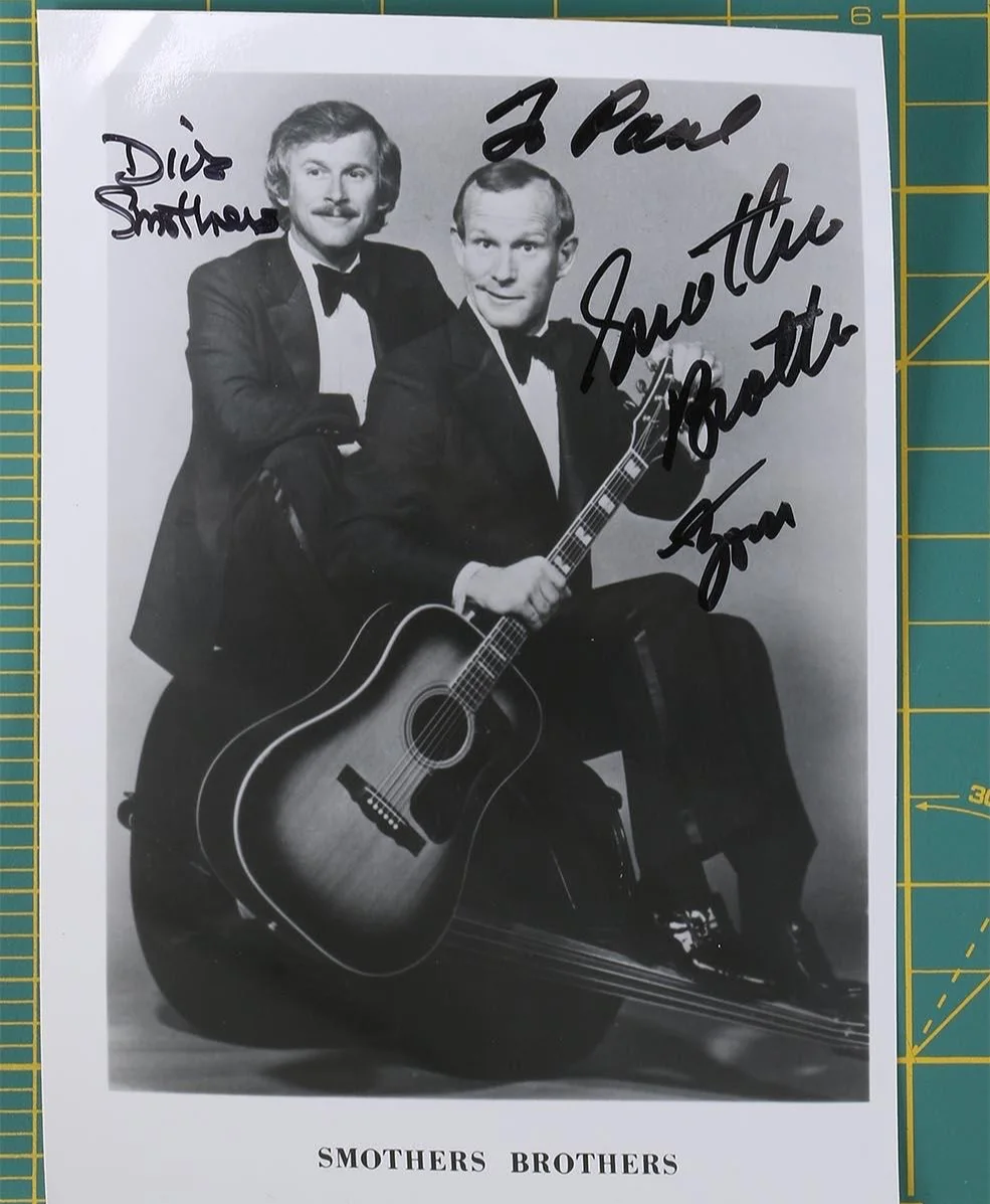Smother brothers — SMOTHERS BROTHERS TOM & DICK SIGNED 5X7 PHOTO LEGENDARY COMEDY DUO MUSICIANS BAS, image 2